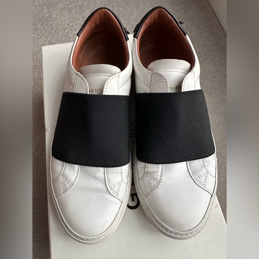 Designer Givenchy Urban Street sneakers, size 7